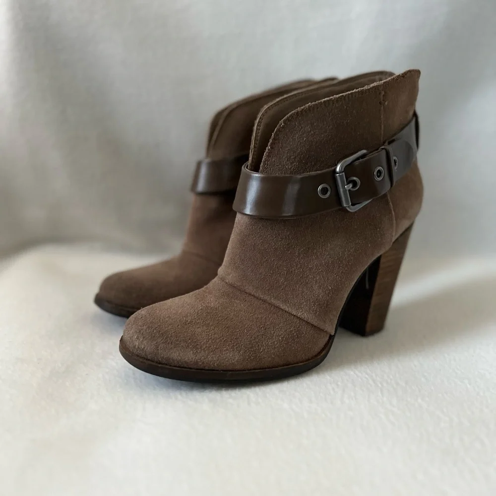 BCBG Size 7M Taupe Leather/Suede Booties
